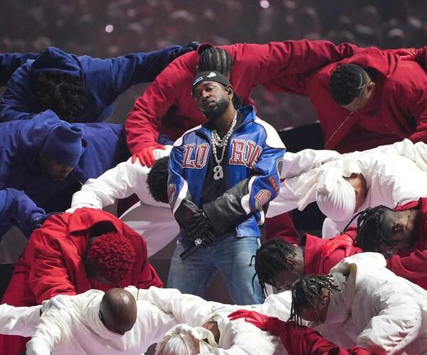 Super Bowl 2025 : Kendrick Lamar enflamme la mi-temps avec un clash subtil contre Drake