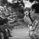 La Jeune fille à la fleur, cliché mondialement célèbre et symbole du désir de paix.