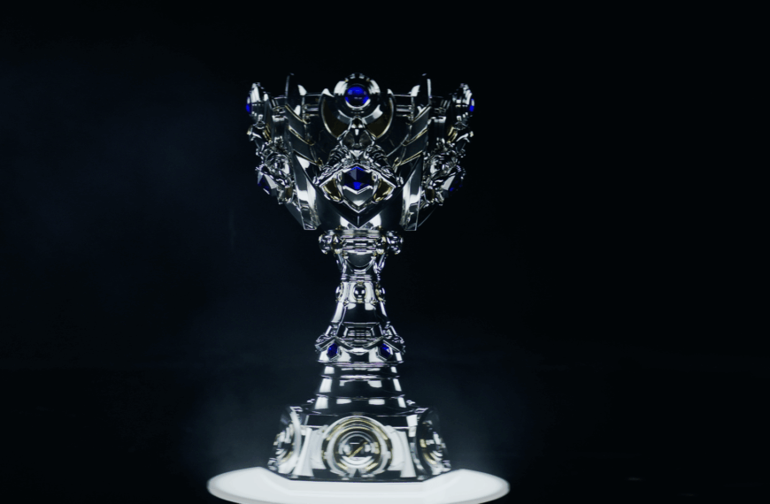 Riot Games fête les 15 ans de LoL Esports aux Worlds 2025 : retour de la coupe de l’invocateur et show musical XXL